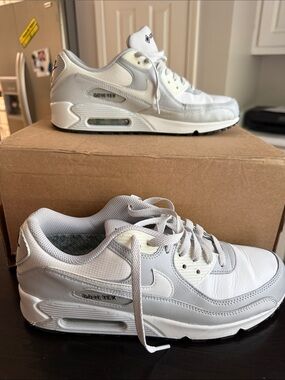 Nike Air Max 90 GORE-TEX
'Photon Dust'